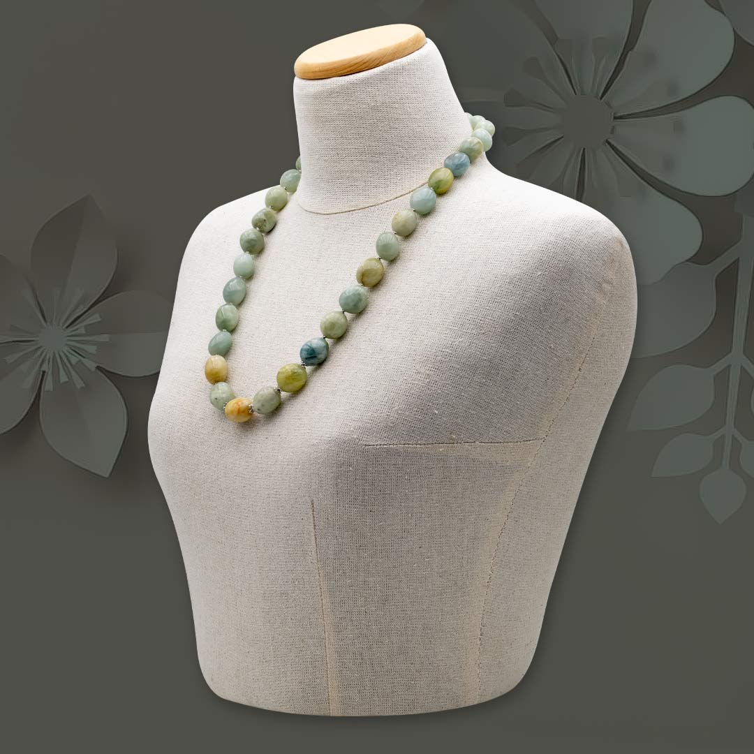 collana in acquamarina naturale multicolor con argento e pietre dure semipreziose su manichino - via condotti store